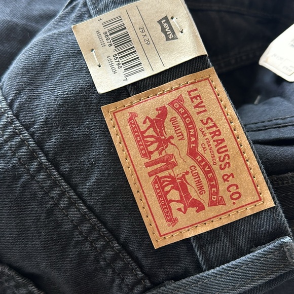 NWT Levi's Women's Sliced High-Waisted Mom Jean BLACK - Picture 9 of 12